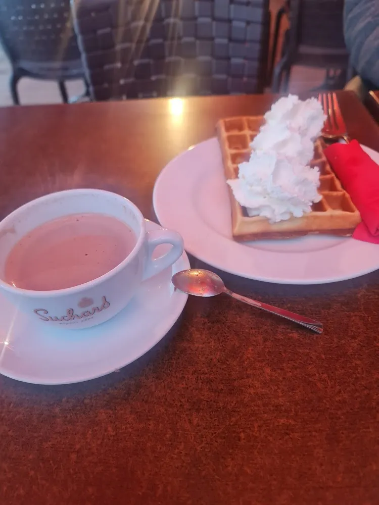 Gaufre Chantilly Et Chocolat Chaud